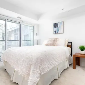Upscale & Modern 2bd + Den 2ba Heart Of Downtown! Toronto